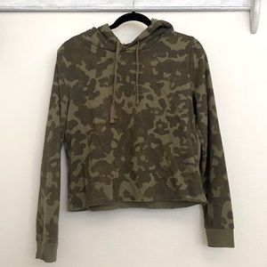 Camouflage Cropped Sweatshirt